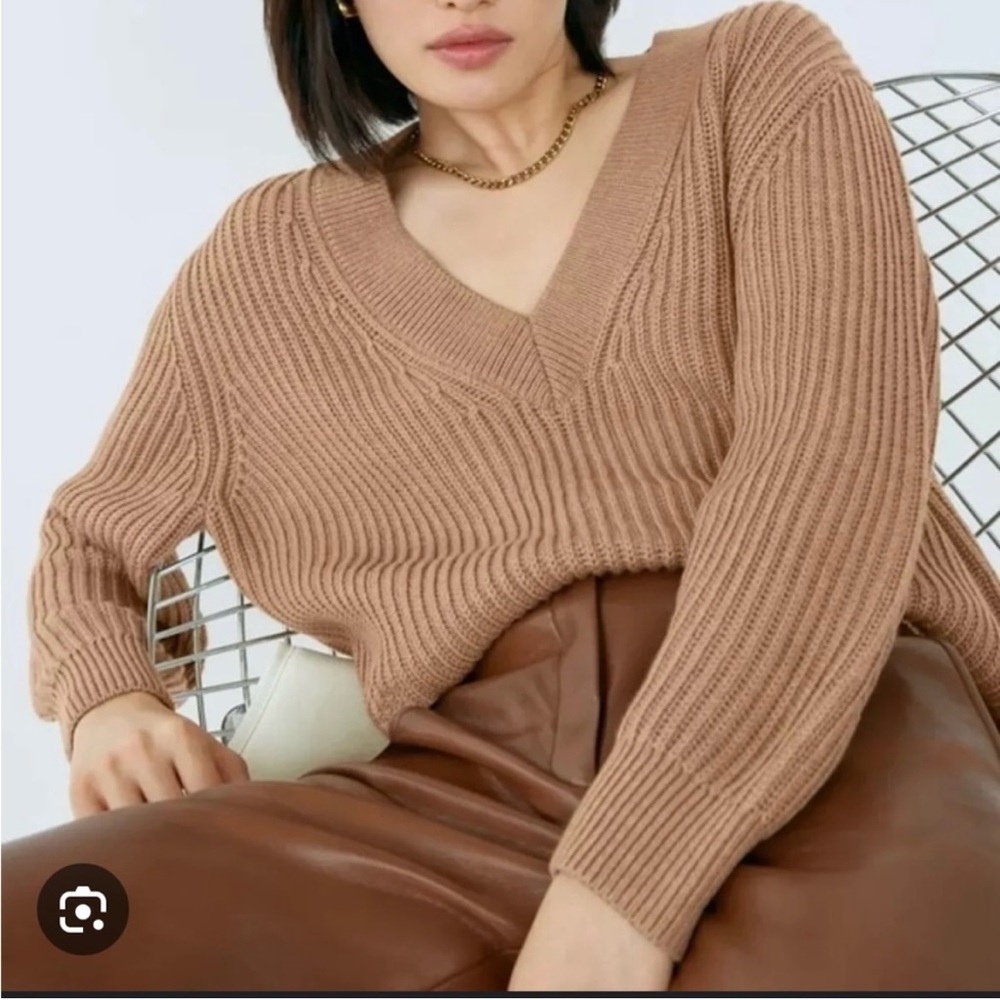 ARITZIA WILFRED Camel/ Tan Ribbed V-neck Sweater